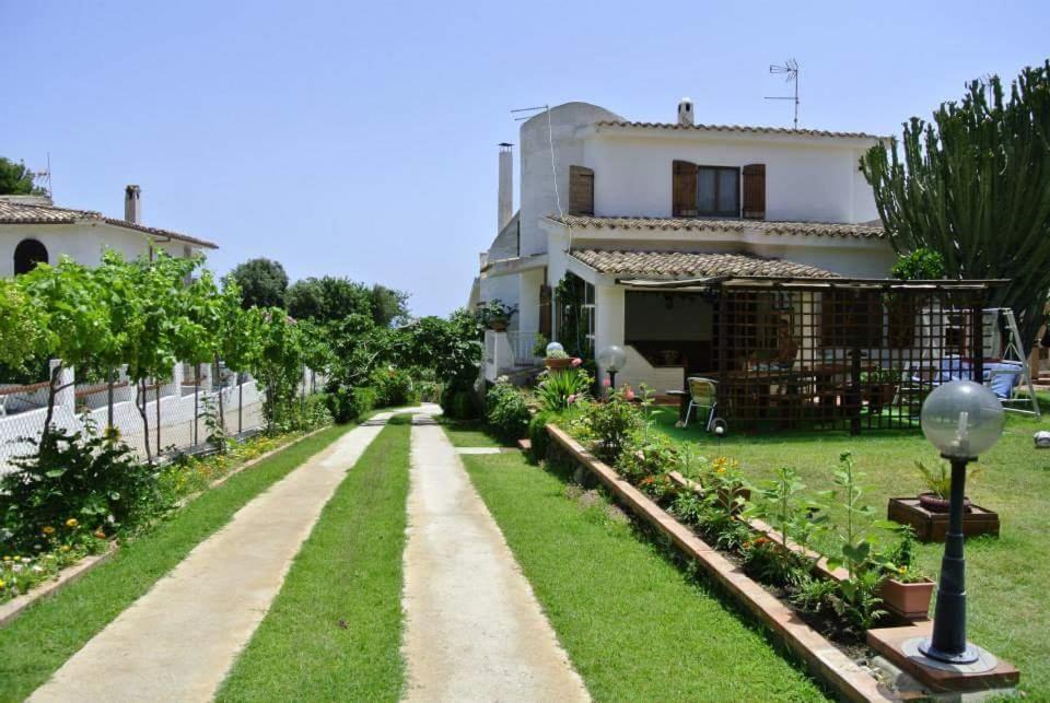 Villa Nicanda a Porto Columbu - Casa pet-friendly con giardino