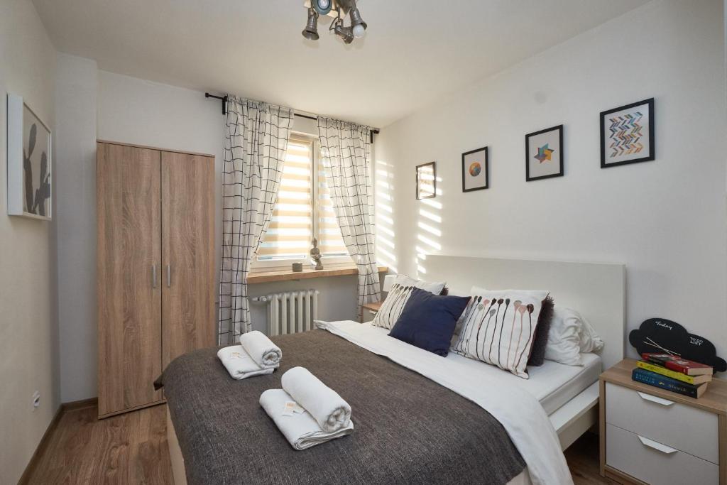 Posteľ alebo postele v izbe v ubytovaní Noctis Apartment Pańska II