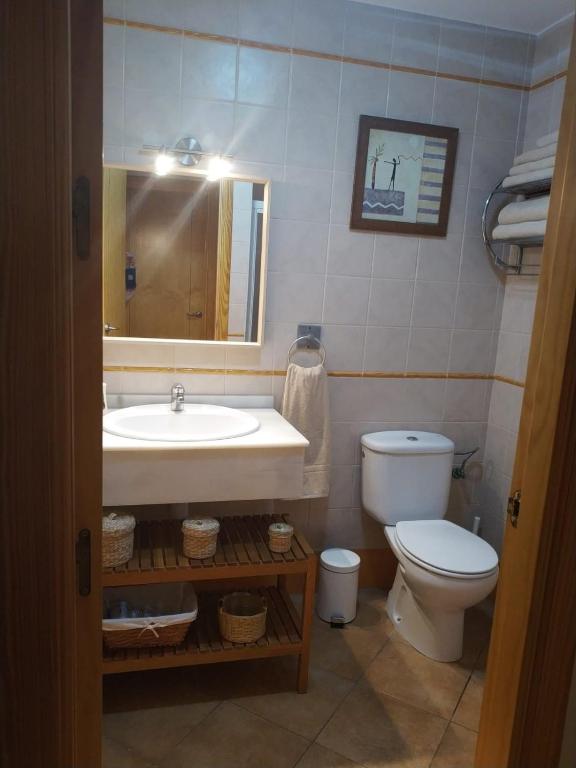 Kúpeľňa v ubytovaní Islantilla-Apartamento con piscina y garaje en primera línea de playa