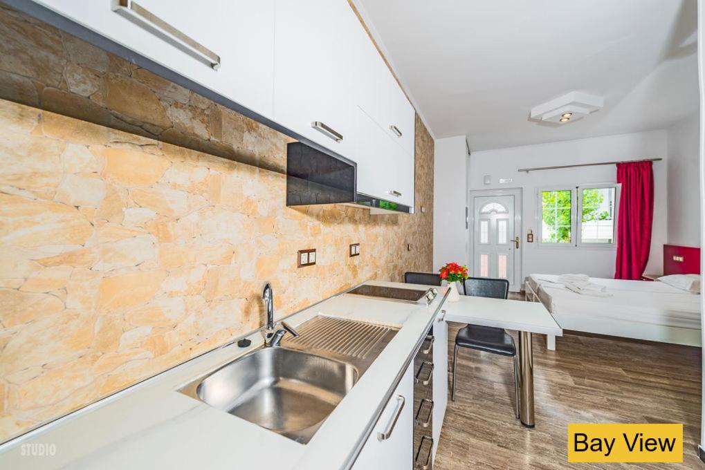 Kuchyň nebo kuchyňský kout v ubytování Bay View Apartments