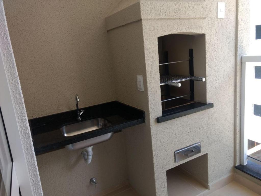 Um banheiro em Apartamento Itaguá - Próximo de tudo que você precisa para sua estadia