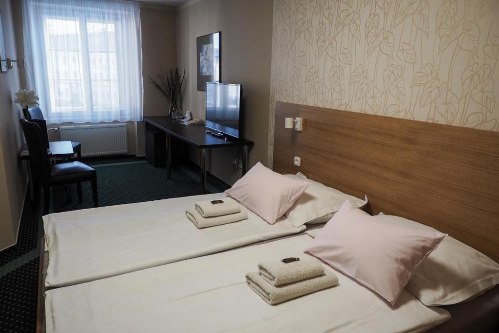 Hotel Vacek Pod Věží - 1