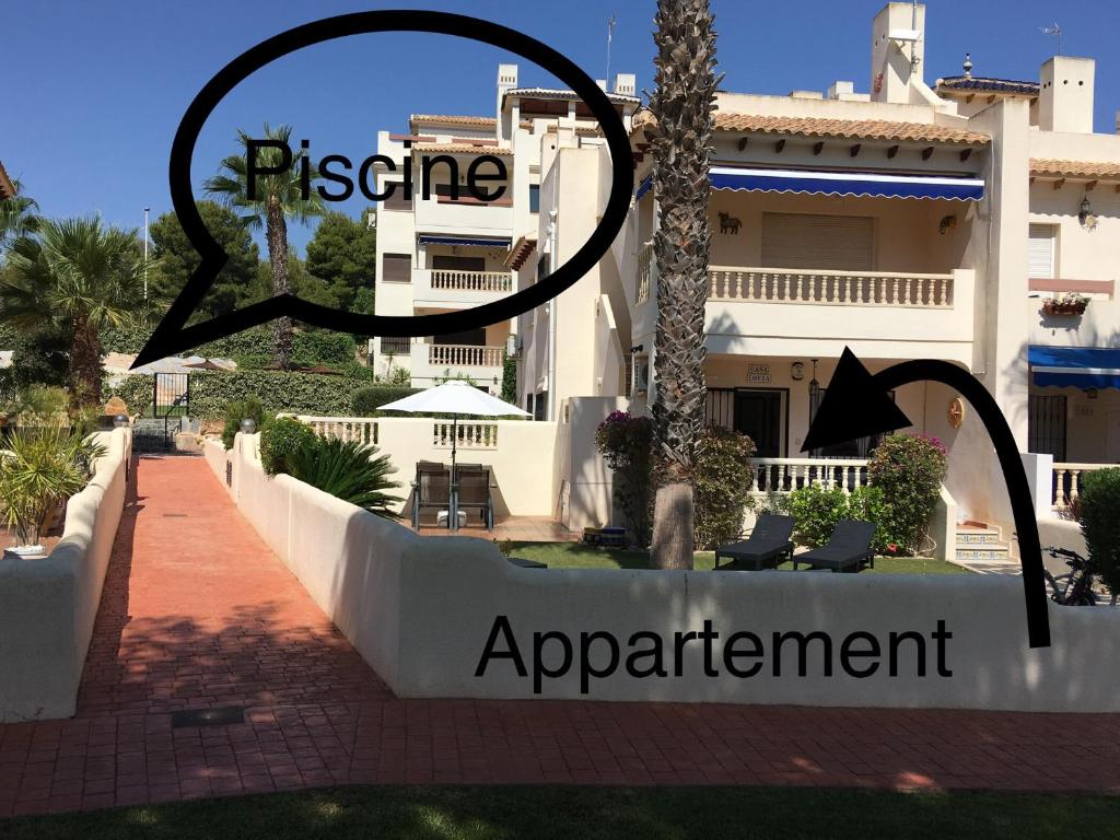 Το κτήριο όπου στεγάζεται  το διαμέρισμα