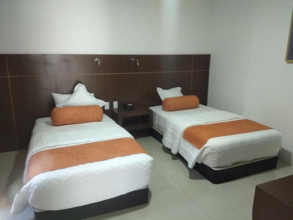 Postel nebo postele na pokoji v ubytování Hotel Gran Mariscal Quito