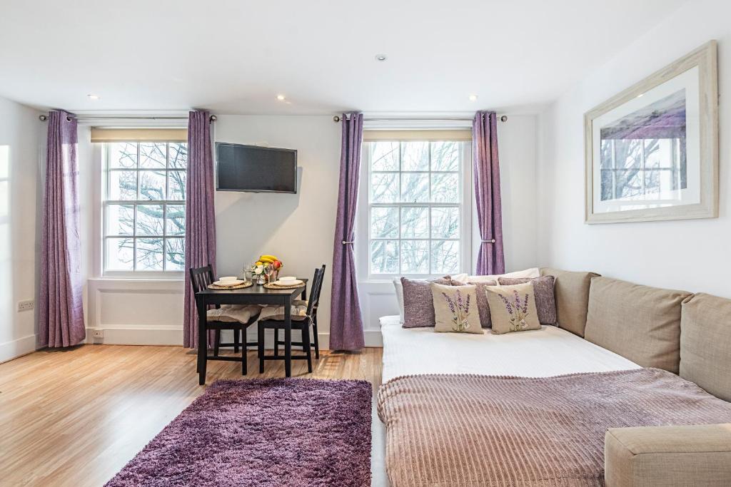 Postel nebo postele na pokoji v ubytování Knightsbridge Dream Apartment