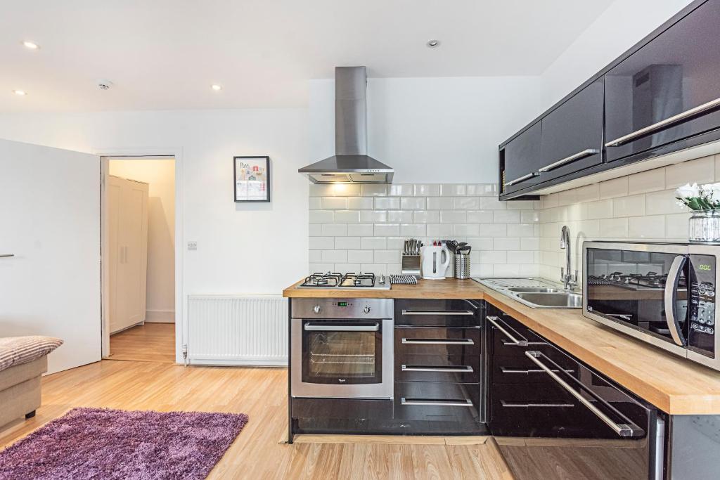 Kuchyň nebo kuchyňský kout v ubytování Knightsbridge Dream Apartment