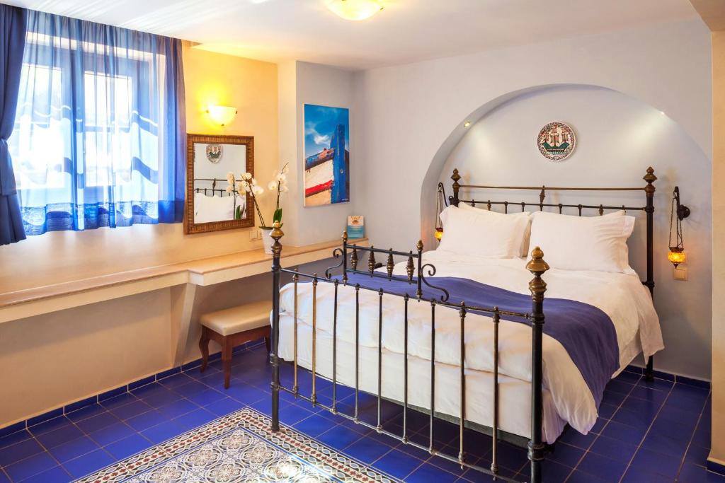 Postel nebo postele na pokoji v ubytování In Camera Art Boutique Hotel