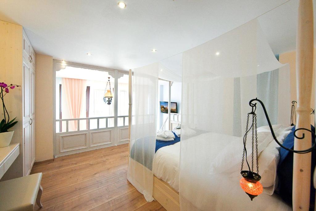 In Camera Art Boutique Hotel - 17