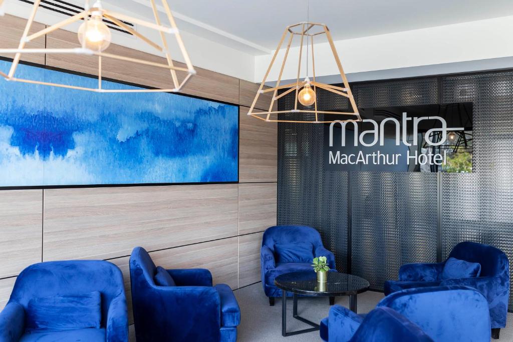 Posezení v ubytování Mantra MacArthur Hotel