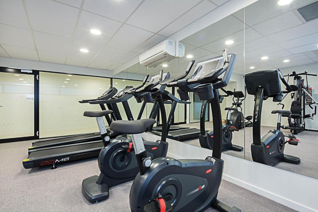 Fitness centrum a/nebo fitness zařízení v ubytování Mantra MacArthur Hotel