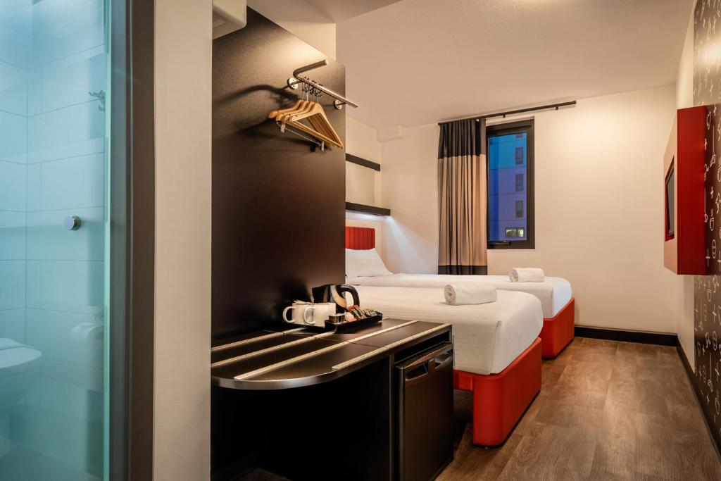 Postel nebo postele na pokoji v ubytování Essence Hotel Carlton