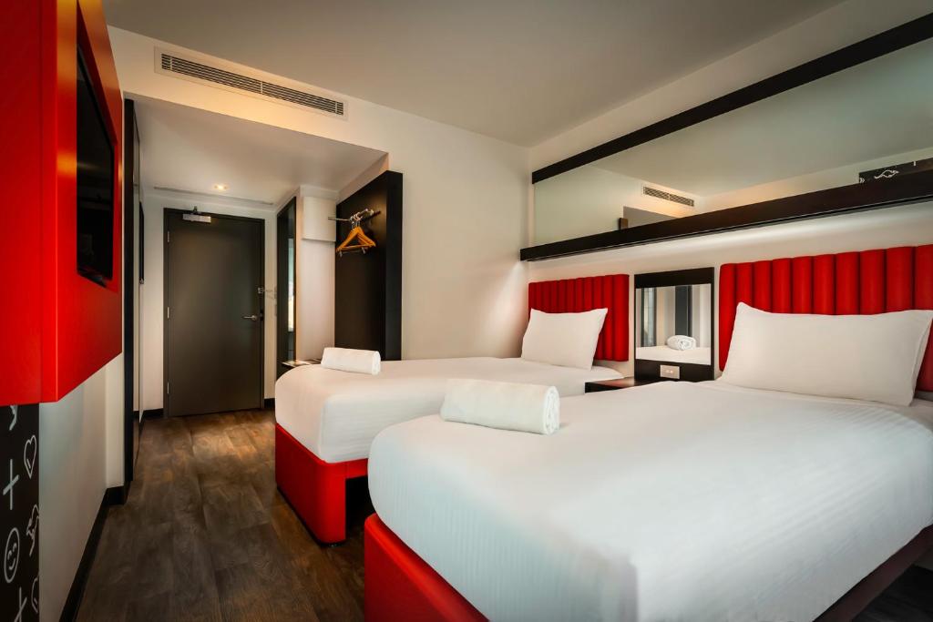 Postel nebo postele na pokoji v ubytování Essence Hotel Carlton
