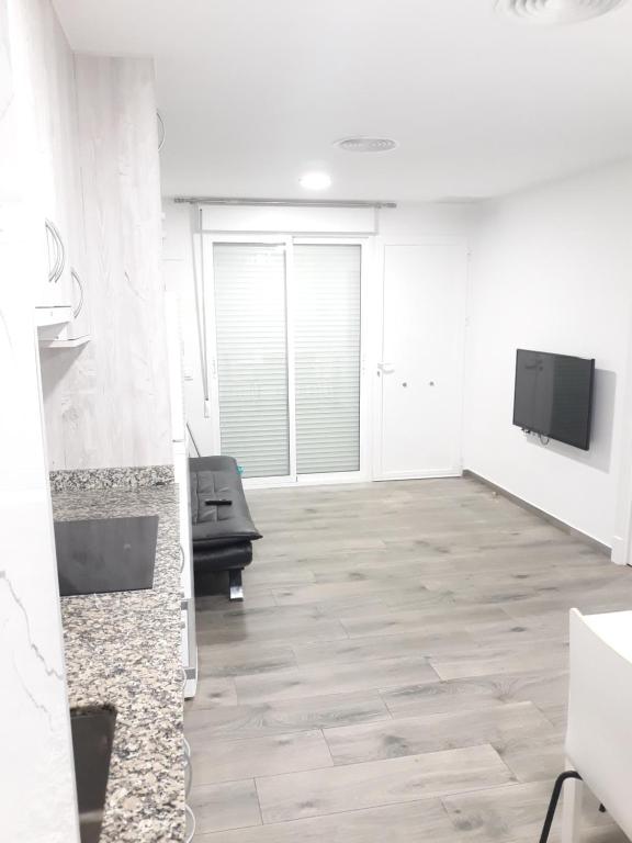 Televízia a/alebo spoločenská miestnosť v ubytovaní Valldigna 7 Playa de Gandia SOLO FAMILIAS