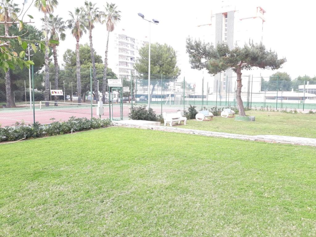 Vonkajšia záhrada v ubytovaní Valldigna 7 Playa de Gandia SOLO FAMILIAS
