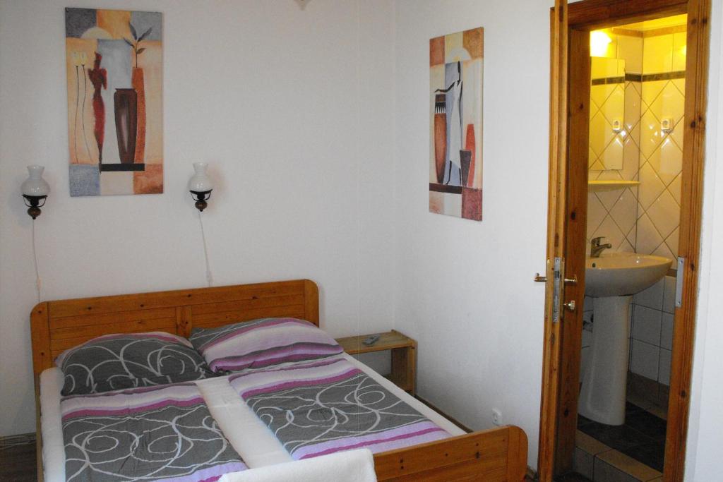 Postel nebo postele na pokoji v ubytování Hungaria Guesthouse