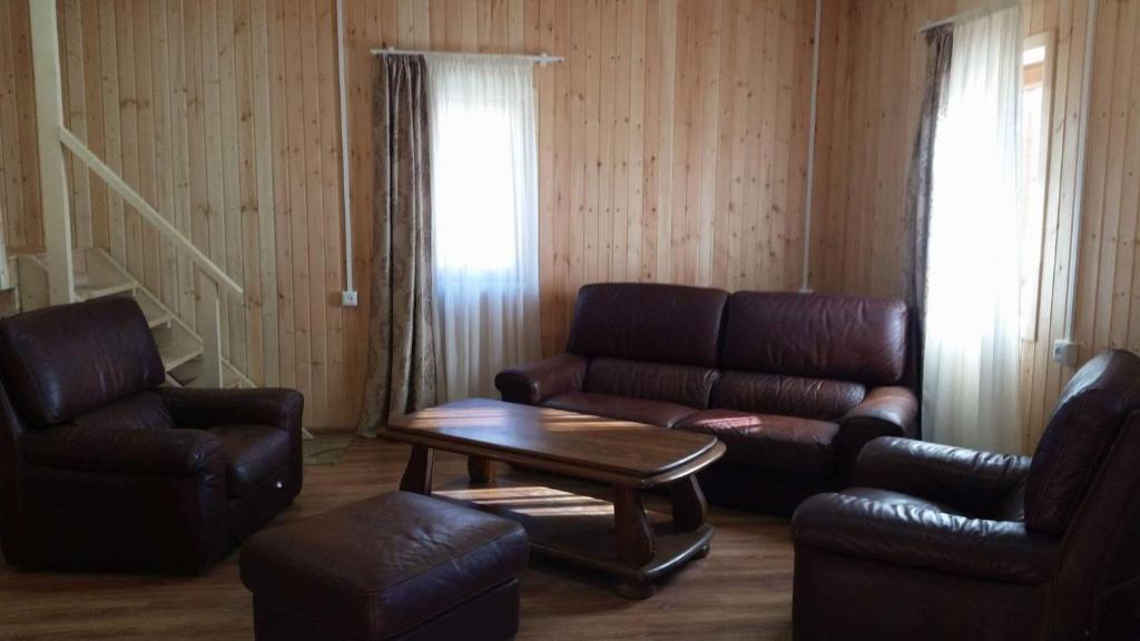Posezení v ubytování Guesthouse Ushguli Maspindzeli