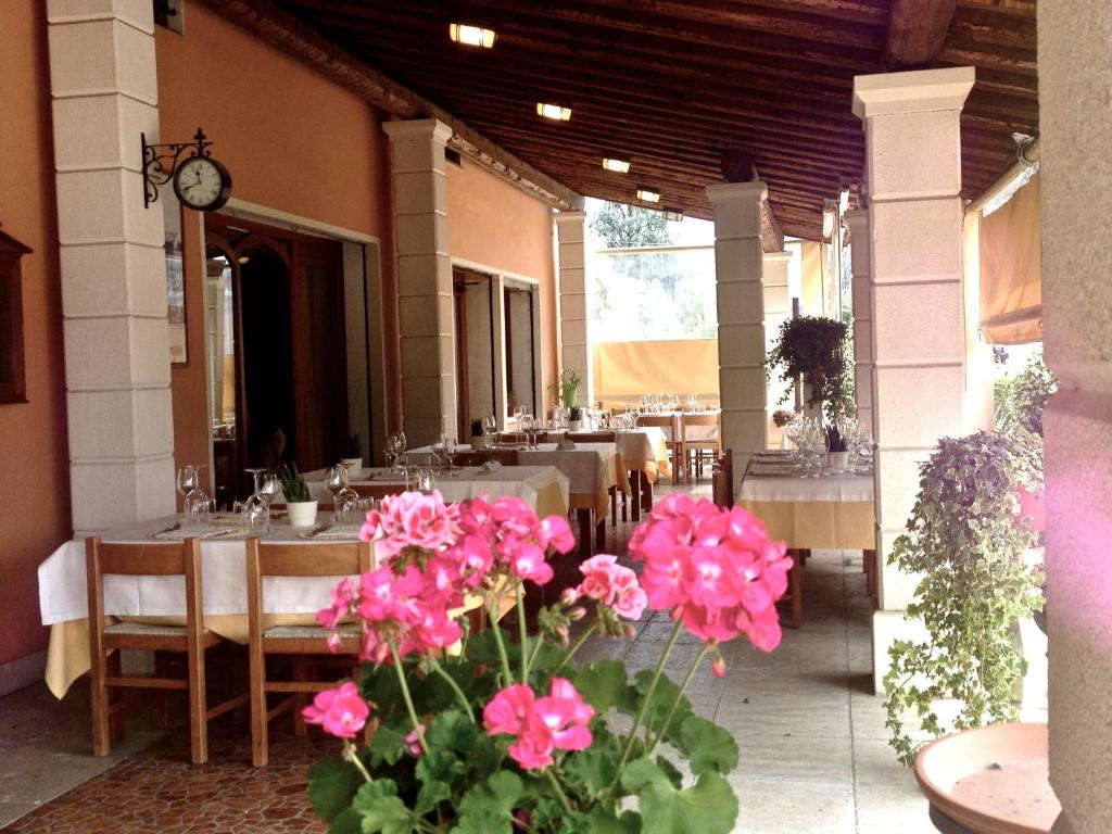 Restaurace v ubytování Albergo Isetta