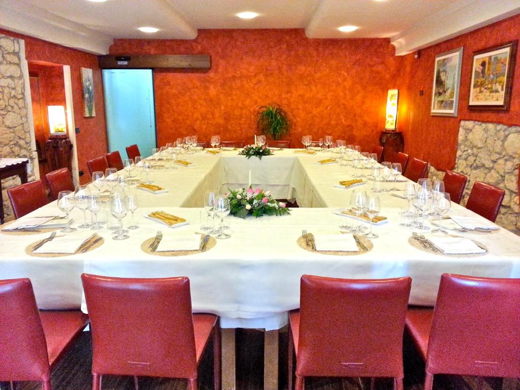 Restaurace v ubytování Albergo Isetta