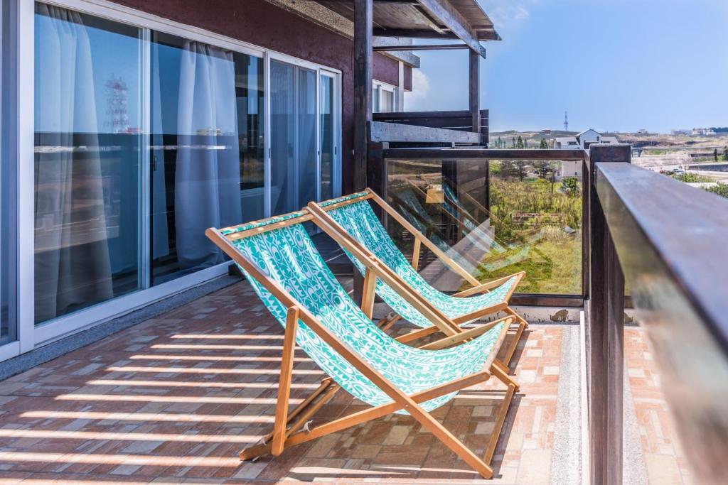 Un balcon sau o teras&#x103; la Malibu OceanView Homestay