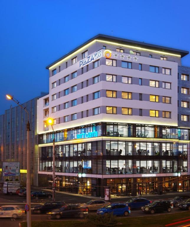 锡比乌Plaza35的一座侧面有标志的大楼