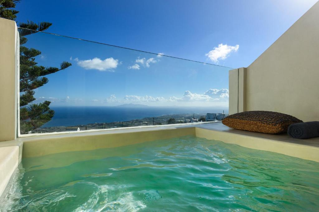 a swimming pool with a view of the ocean at Divelia East in Imerovigli