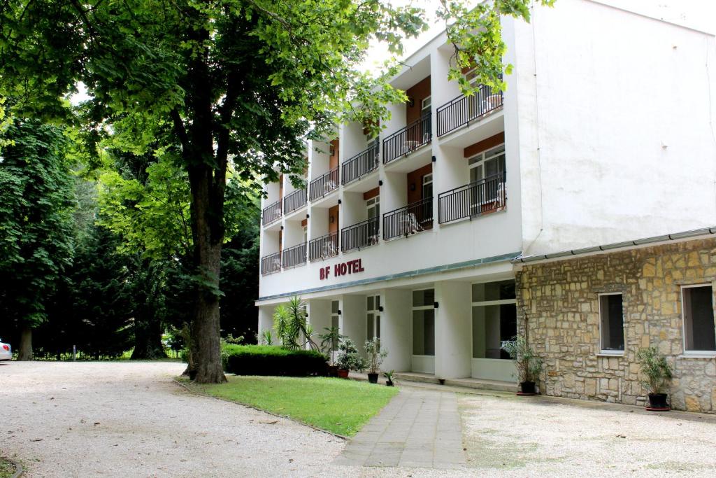 Budova, kde se hotel nachází