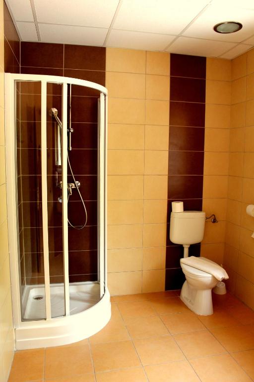 Koupelna v ubytování BF Hotel