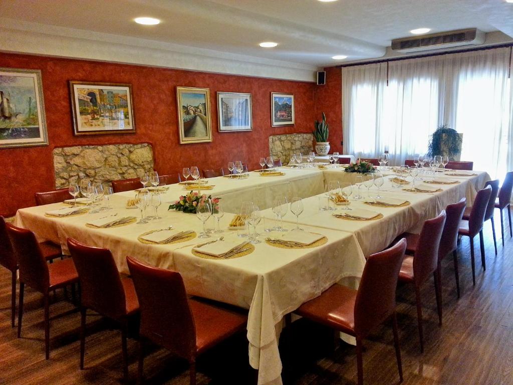 Restaurace v ubytování Albergo Isetta