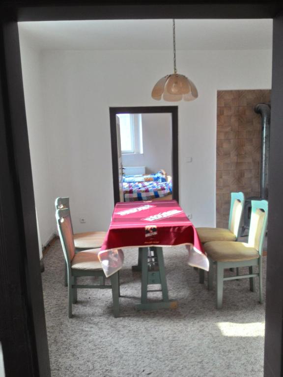 Łóżko lub łóżka w pokoju w obiekcie Kanada Inn u Klínovce