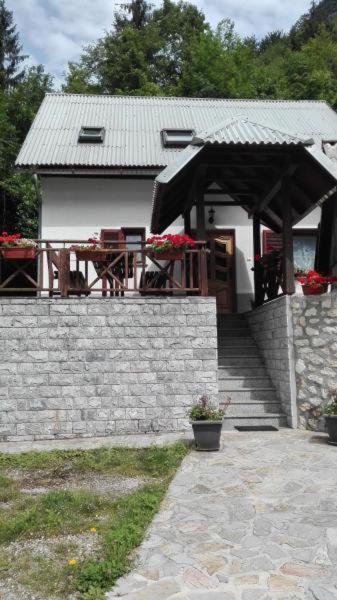 Budova, kde se apartmán nachází