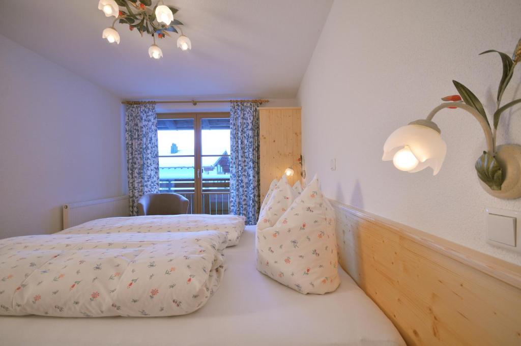 Postel nebo postele na pokoji v ubytování Hotel-Pension Faneskla