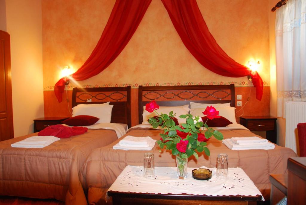 Postel nebo postele na pokoji v ubytování Hotel Ladias