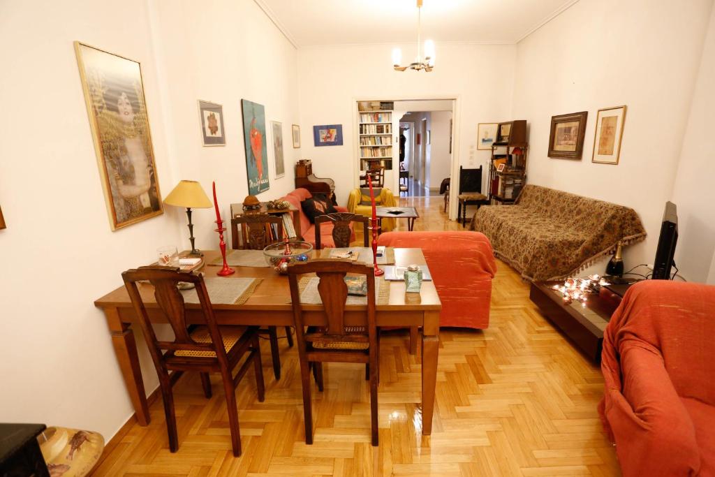 Fotografia z galérie ubytovania Spacious, big apartment for 6 persons in the center of Athens v Aténach