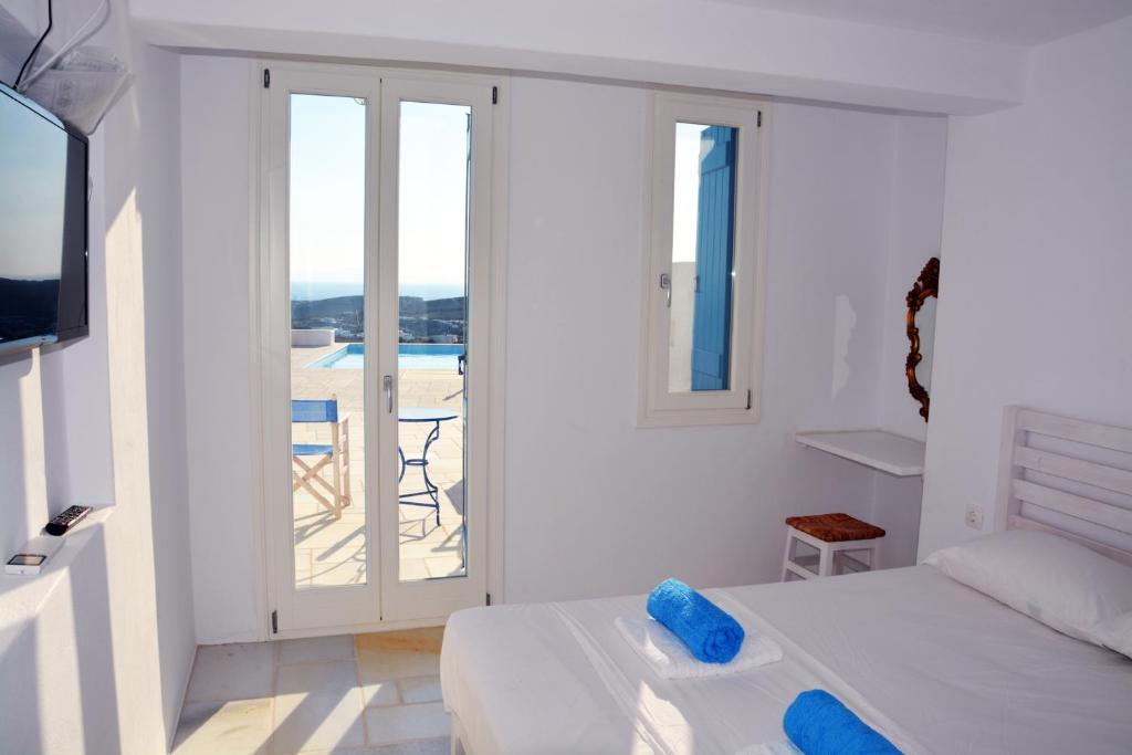 Łóżko lub łóżka w pokoju w obiekcie White Blue Houses & Apartments Paros