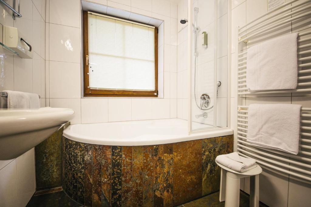 Koupelna v ubytování Hotel Grieshof