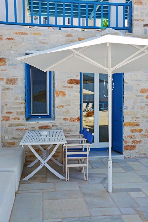 Balkon lub taras w obiekcie White Blue Houses & Apartments Paros