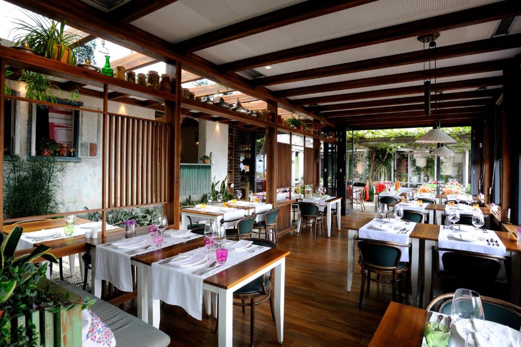 Restaurace v ubytování Rooms Kibe Mahala