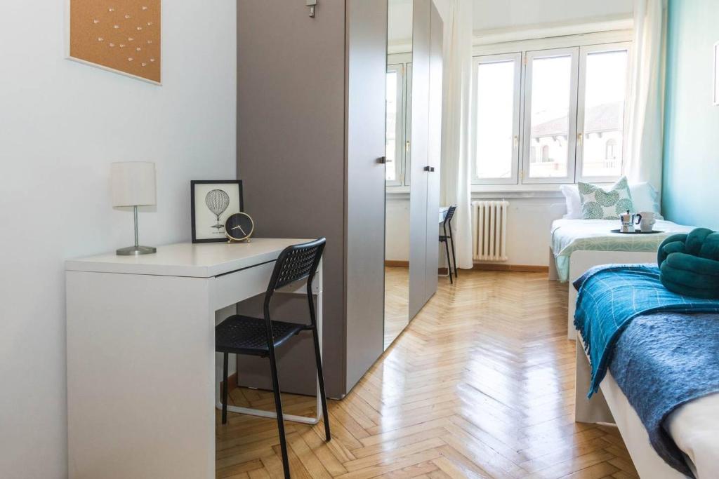 Łóżko lub łóżka w pokoju w obiekcie JOIVY Lovely Family Apt for 7 near San Lorenzo Columns