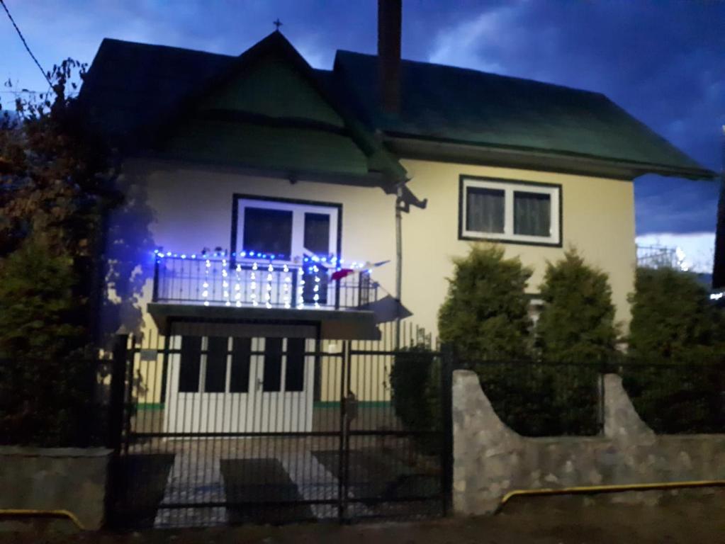 a house with blue lights on the balcony at Casa Verde in Săsciori