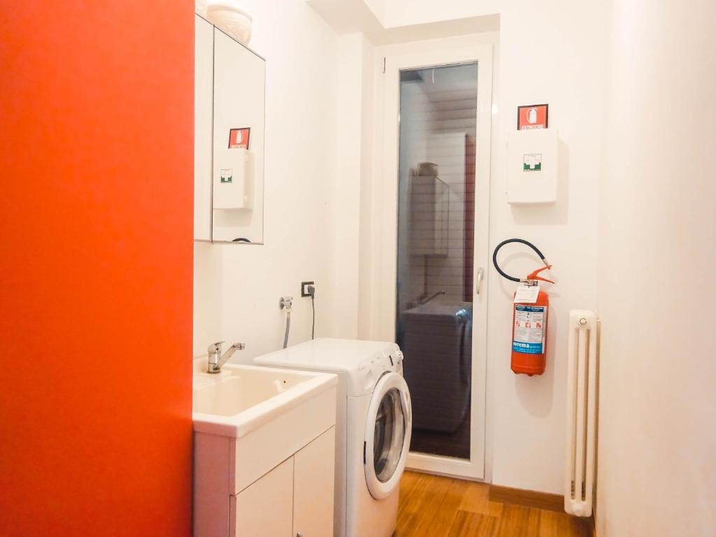 A bathroom at Guest House Le Acacie