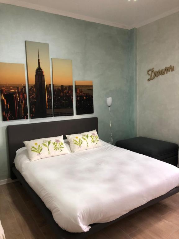 A bed or beds in a room at A colazione da Tiffany