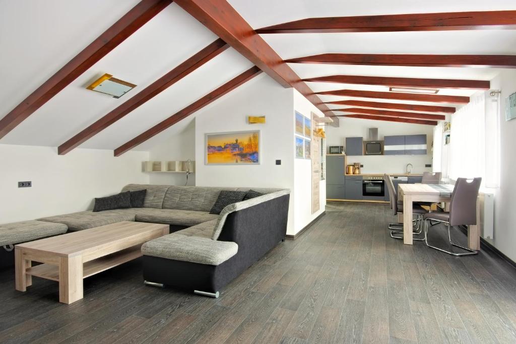 a living room with a couch and a table at Ferienwohnung Lausitzer Seenland Tom in Großräschen