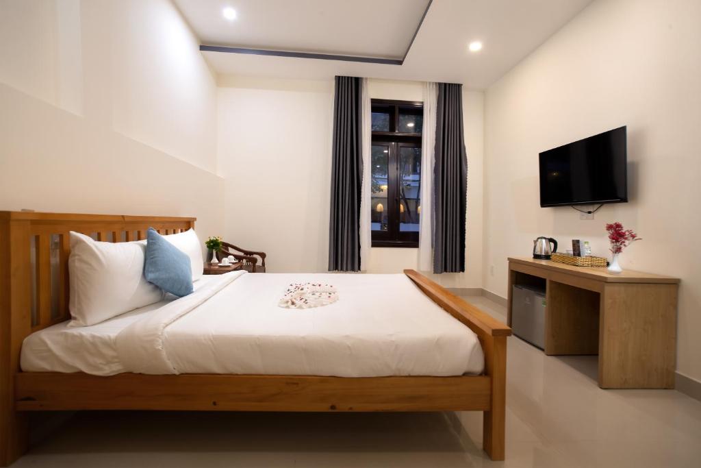 Postel nebo postele na pokoji v ubytování Sum villa Hoi An