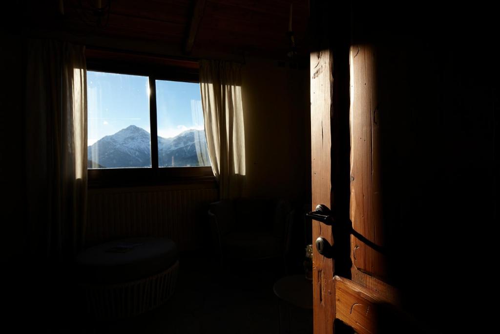 Nespecifikovaný výhled na hory nebo výhled na hory při pohledu z hotelu