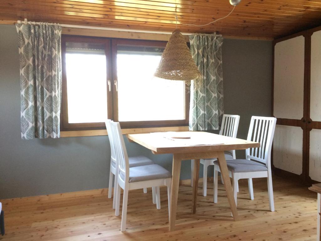 Fotografie z fotogalerie ubytování Pfahlbau in Weiden am See v destinaci Weiden am See