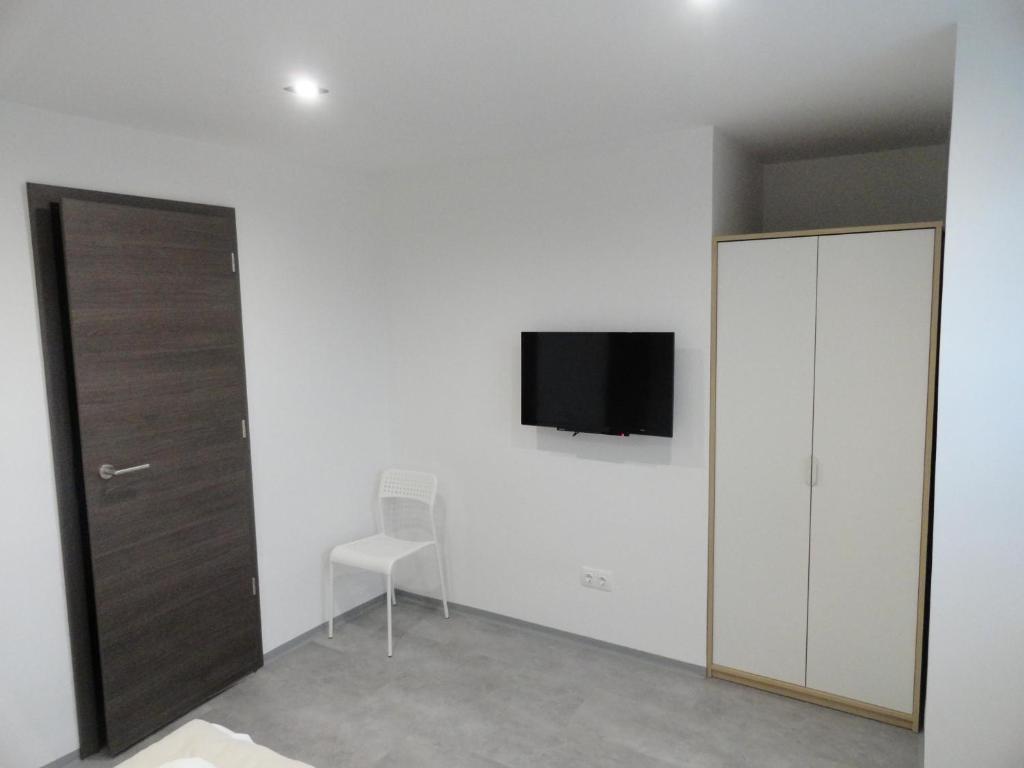 Telewizja i/lub zestaw kina domowego w obiekcie Trenta Apartman Bükfürdő