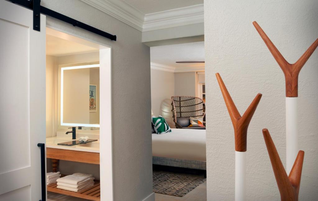 Pelican Grand Beach Resort, a Noble House Resort - Room King Estándar Con Vista A La Ciudad