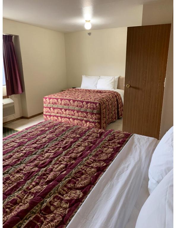 Postel nebo postele na pokoji v ubytování Kings Inn Cody
