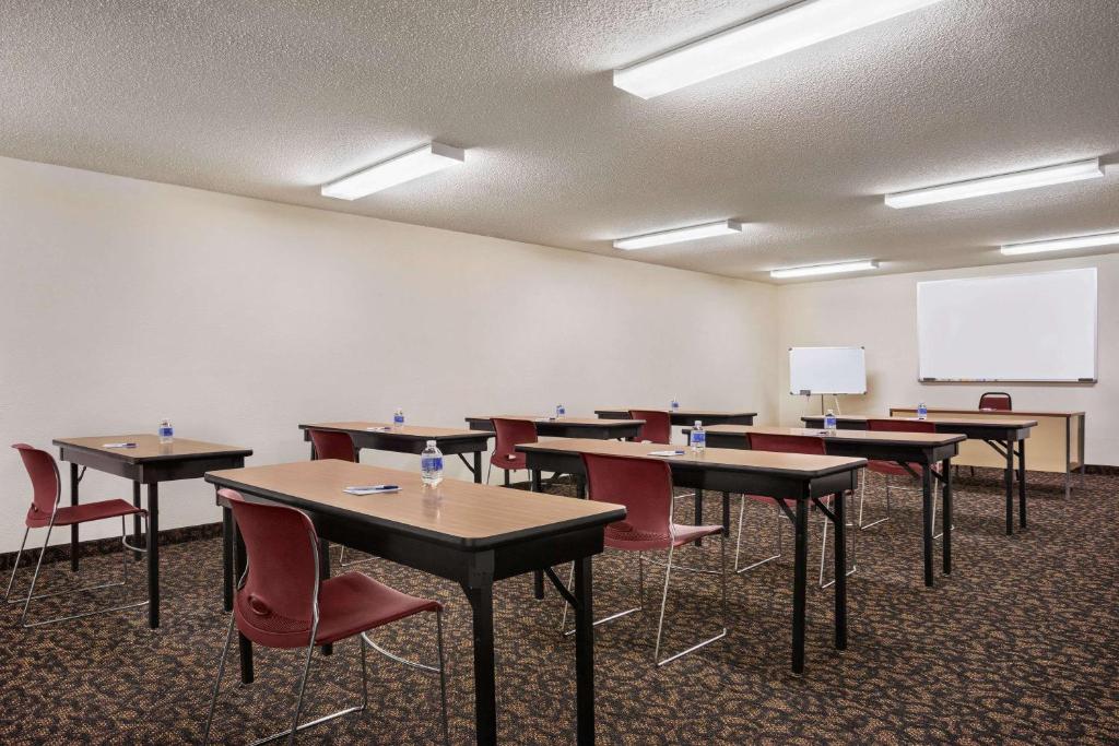 Travelodge by Wyndham Morrill photo