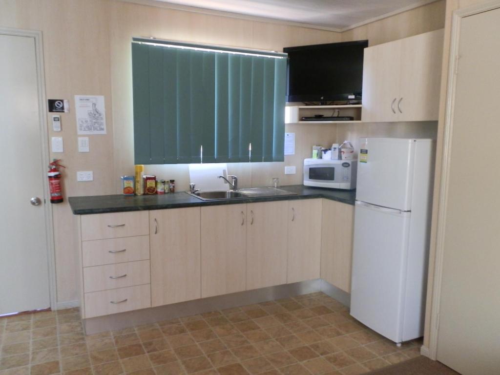 Kuchyň nebo kuchyňský kout v ubytování PepperTree Cabins, Kingaroy